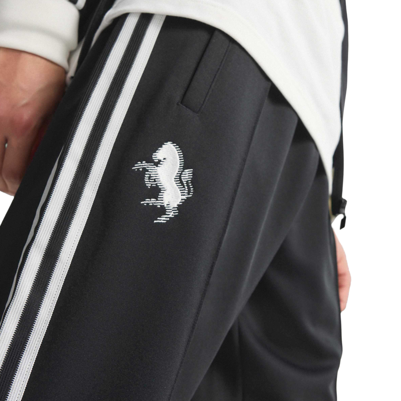 adidas Juventus Football Club Afbeelding 3 van 6. Tik om de fotogalerij te openen..