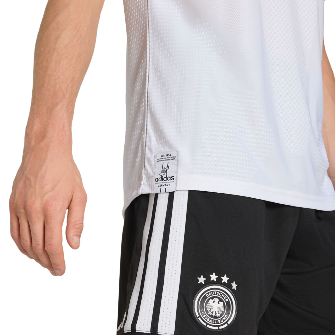 adidas Germany 26 Home Authentic Jersey Immagine 4 di 6. Tocca per aprire la galleria fotografica.