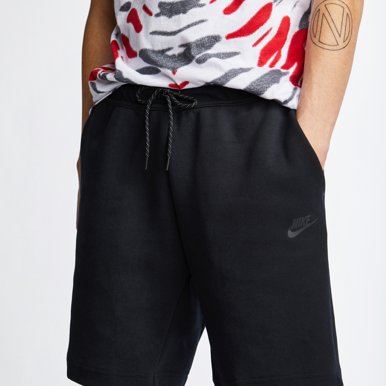 Nike Tech Fleece Image 4 of 4. Tap to open photo gallery.