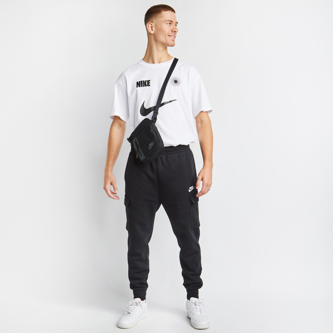 Nike Club Cargo Jogger Imagen 2 de 4. Toque para abrir la galería de fotos.