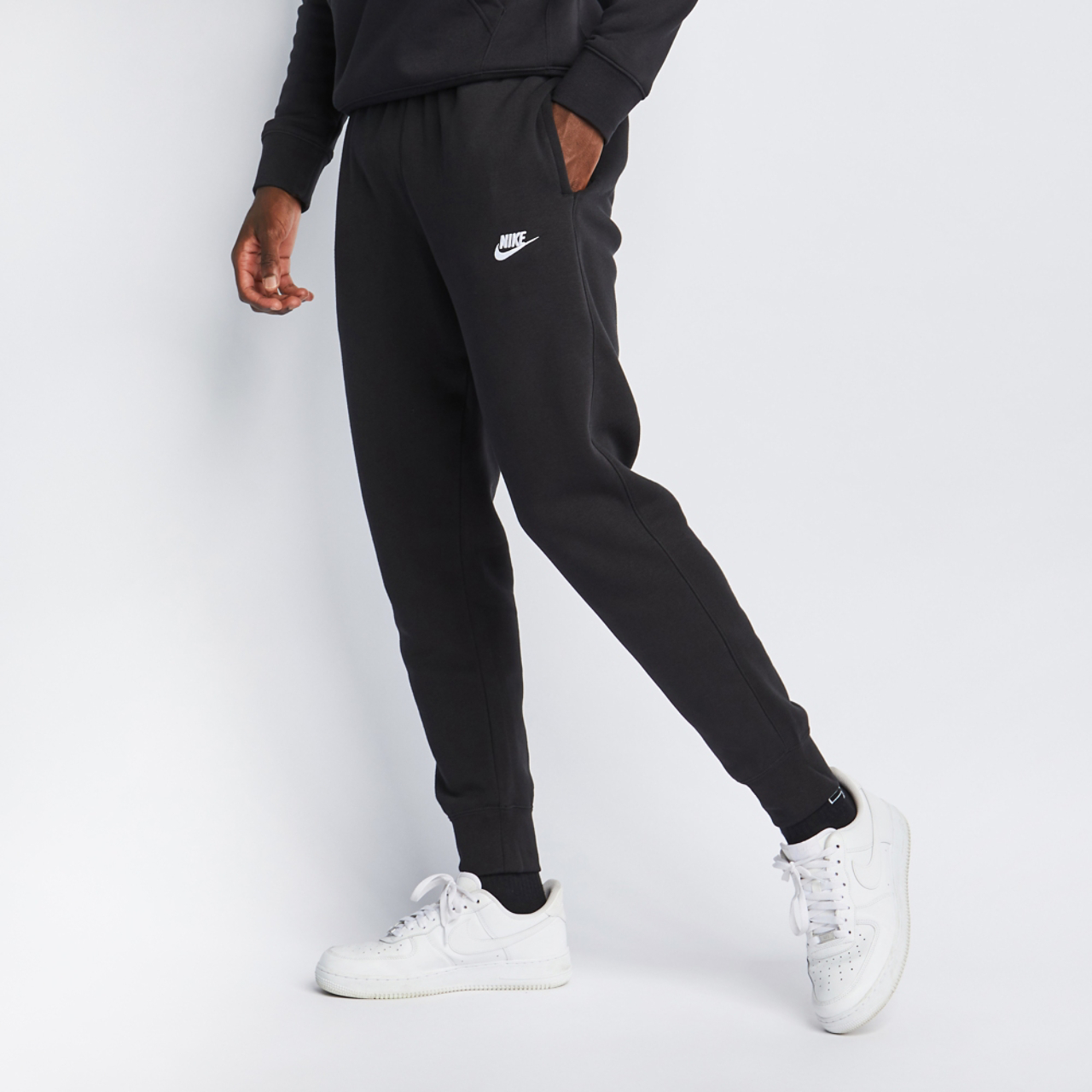 Nike Club Cuffed Pant Afbeelding 1 van 4. Tik om de fotogalerij te openen..