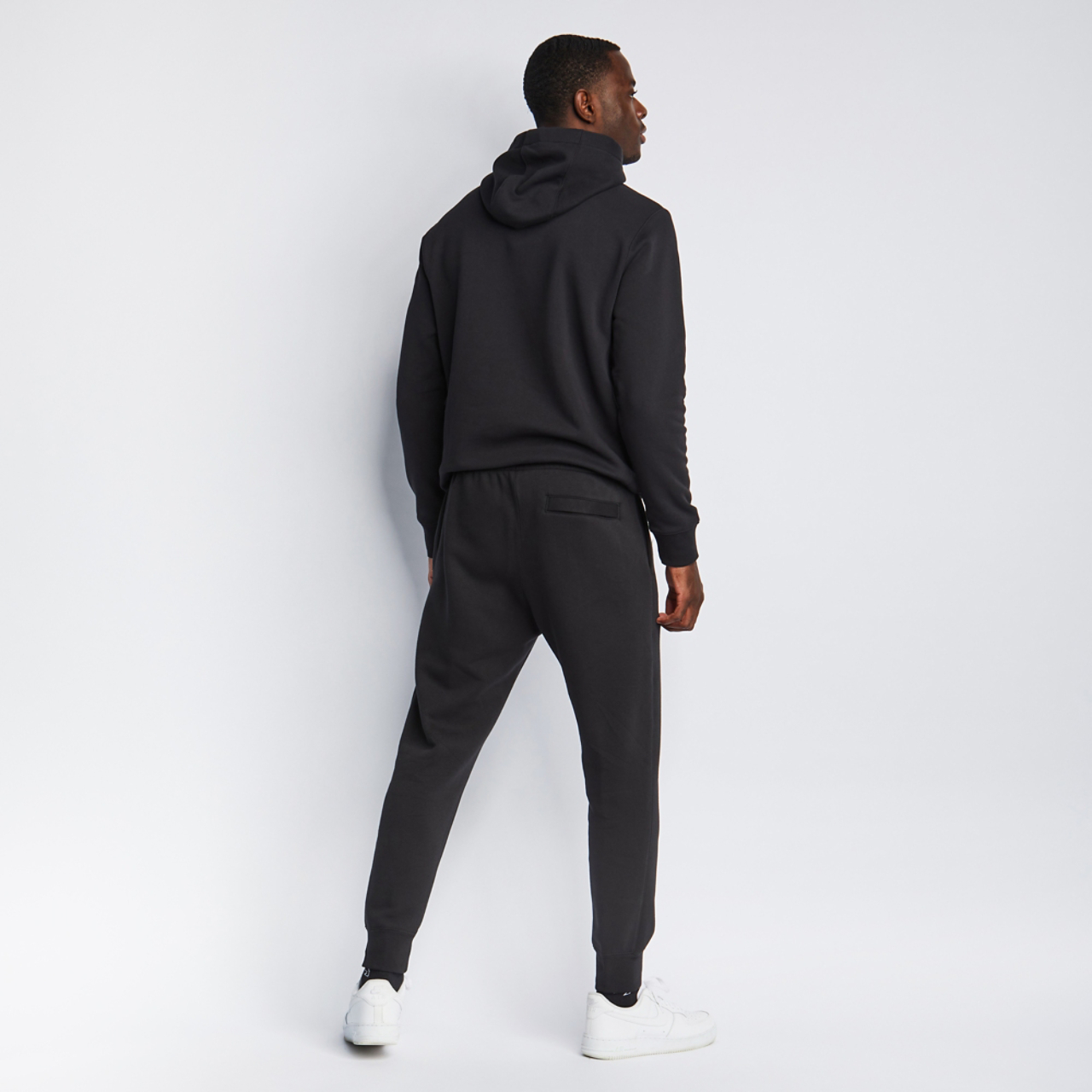 Nike Club Cuffed Pant Afbeelding 3 van 4. Tik om de fotogalerij te openen..