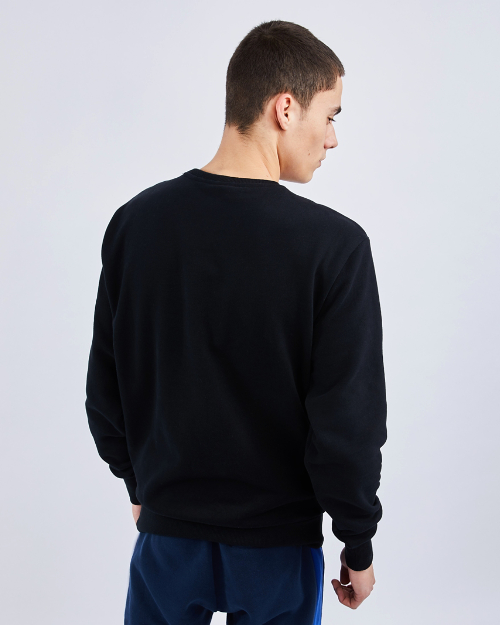 Ellesse Diveria Image 3 of 4. Tap to open photo gallery.