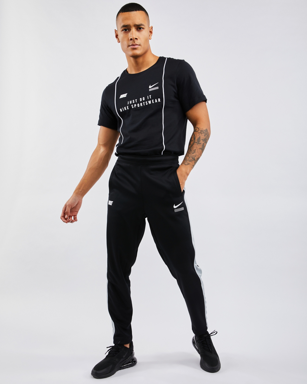 Nike Sportswear Dna Afbeelding 2 van 4. Tik om de fotogalerij te openen..