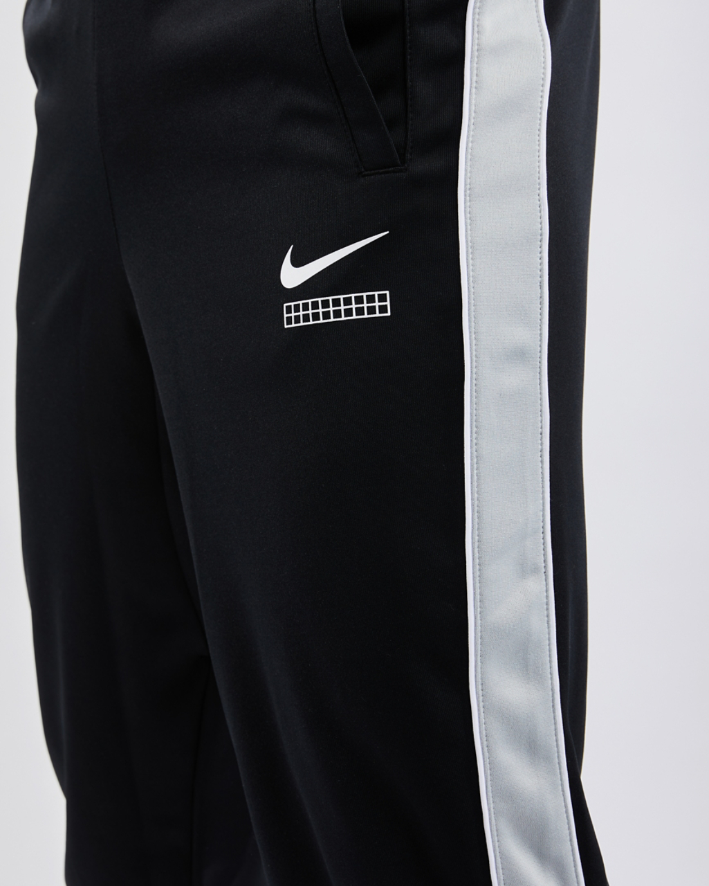 Nike Sportswear Dna Afbeelding 4 van 4. Tik om de fotogalerij te openen..
