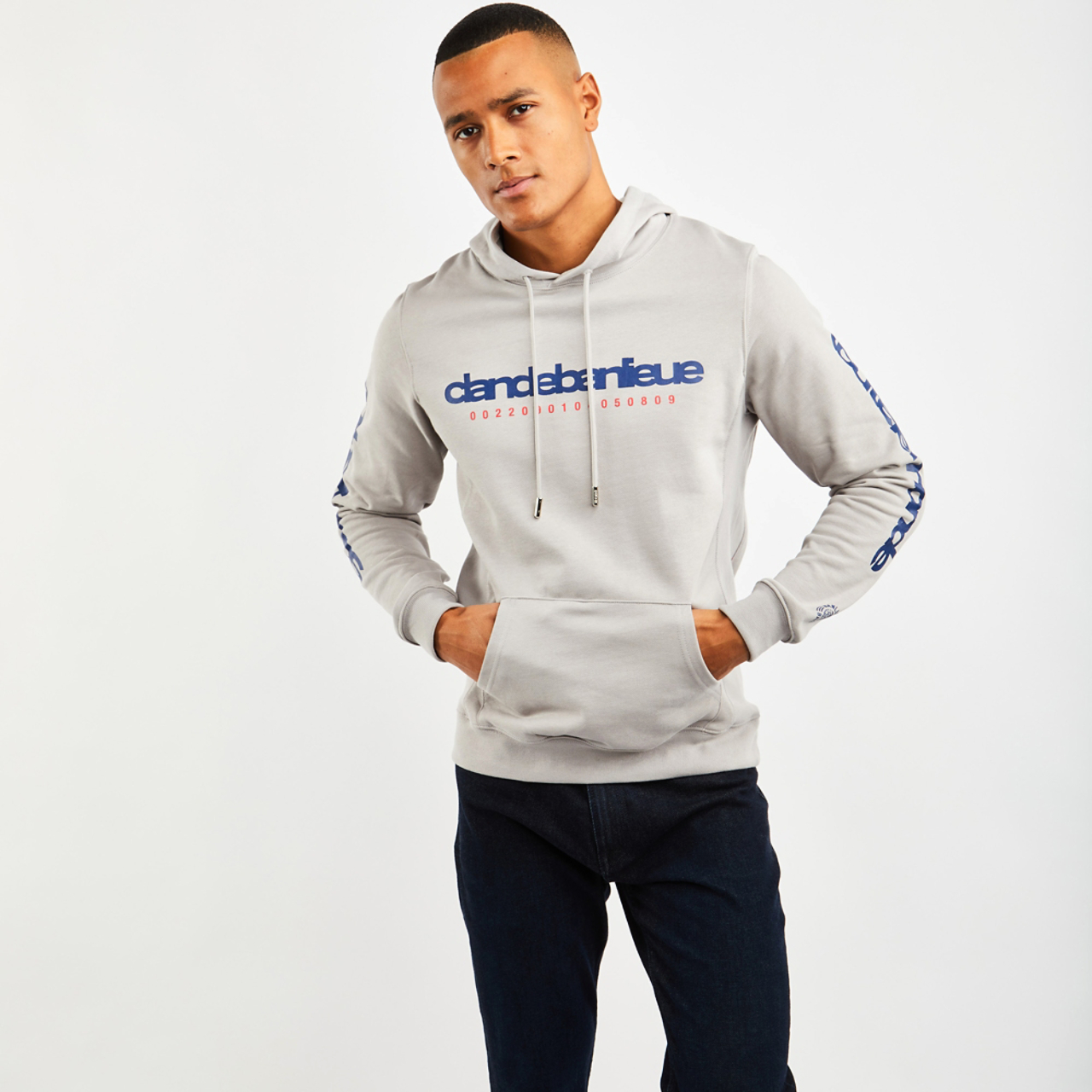 Banlieue Notre Temps Image 3 of 6. Tap to open photo gallery.