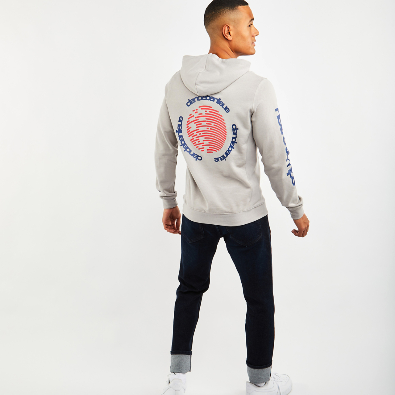 Banlieue Notre Temps Image 5 of 6. Tap to open photo gallery.