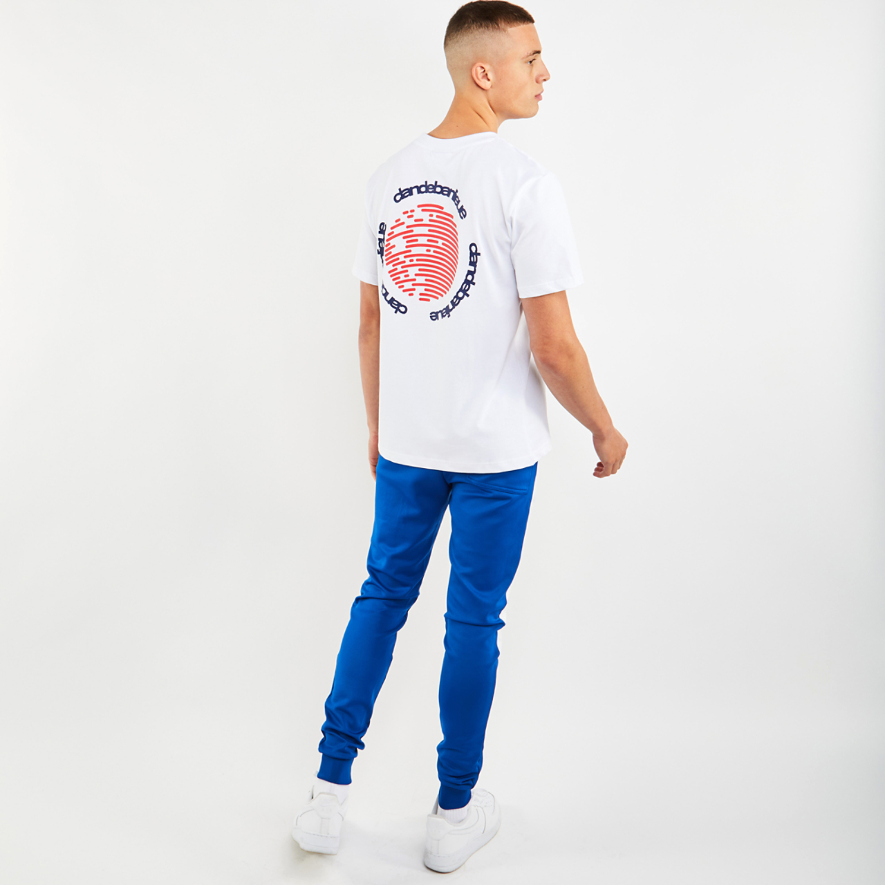 Banlieue Notre Temps Image 9 of 10. Tap to open photo gallery.