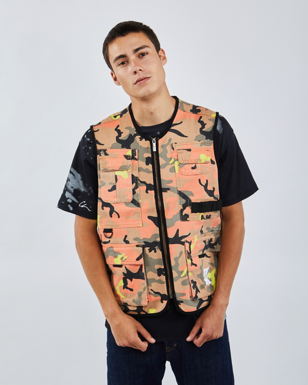 Karl Kani Camo Utility Afbeelding 1 van 4. Tik om de fotogalerij te openen..