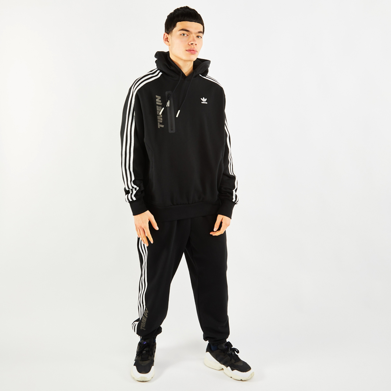 adidas Ninja Imagen 2 de 4. Toque para abrir la galería de fotos.