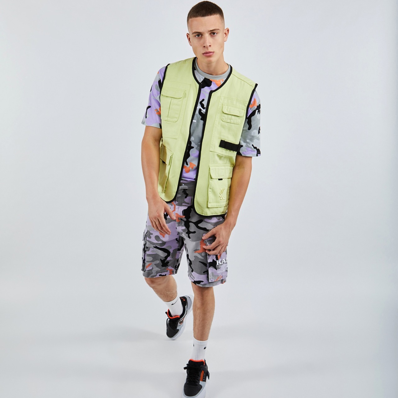 Karl Kani Utility Vest Imagen 2 de 4. Toque para abrir la galería de fotos.