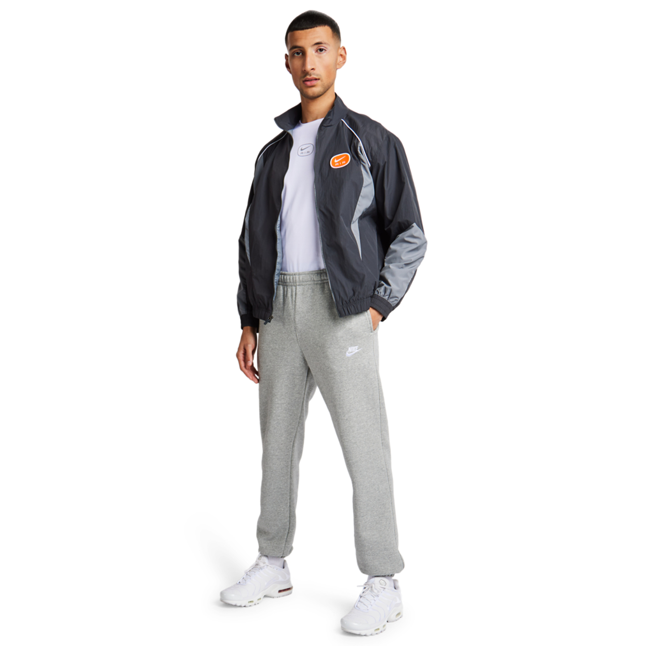 Nike Club Comf Cuffed Pant Afbeelding 3 van 8. Tik om de fotogalerij te openen..