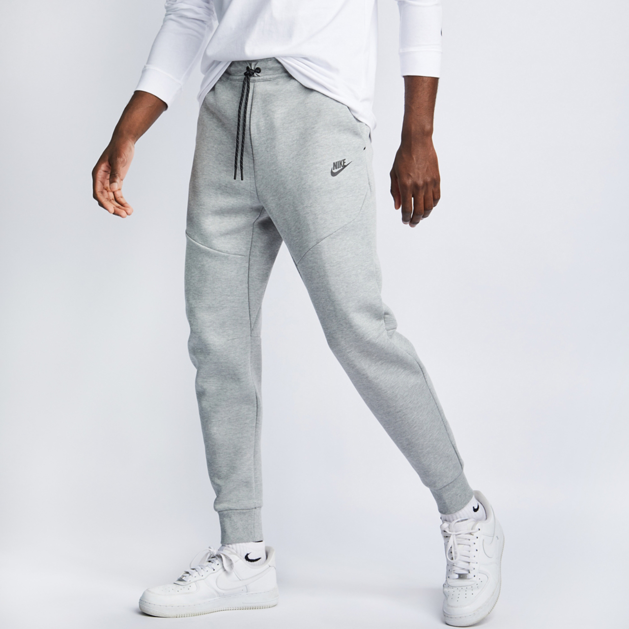 Nike Tech  Cuffed Pant Afbeelding 1 van 4. Tik om de fotogalerij te openen..