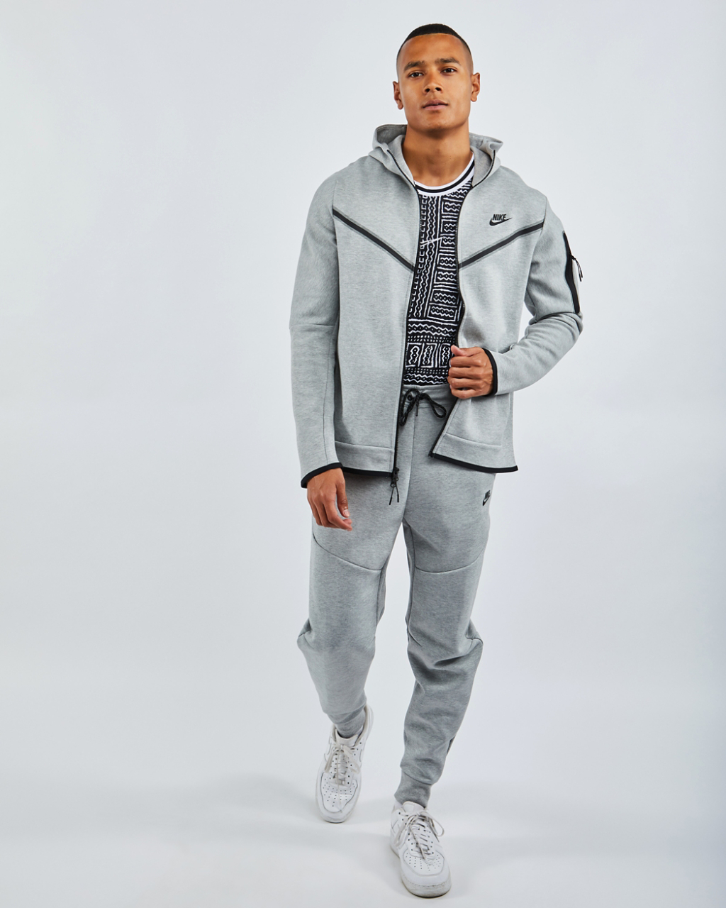 Nike Tech Fleece Full Zip Afbeelding 2 van 4. Tik om de fotogalerij te openen..