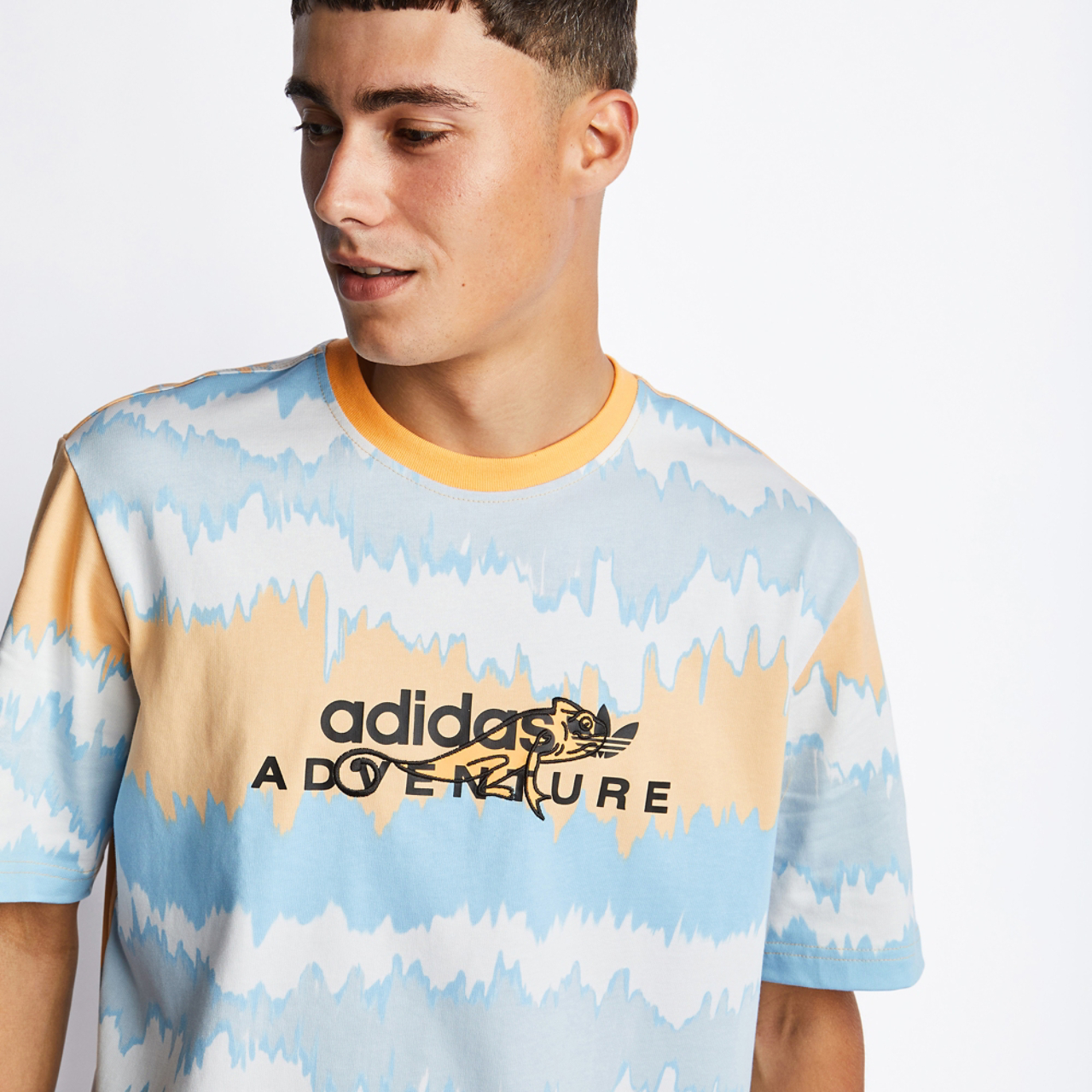 adidas Adicolor Shortsleeve Image 4 of 4. Tap to open photo gallery.