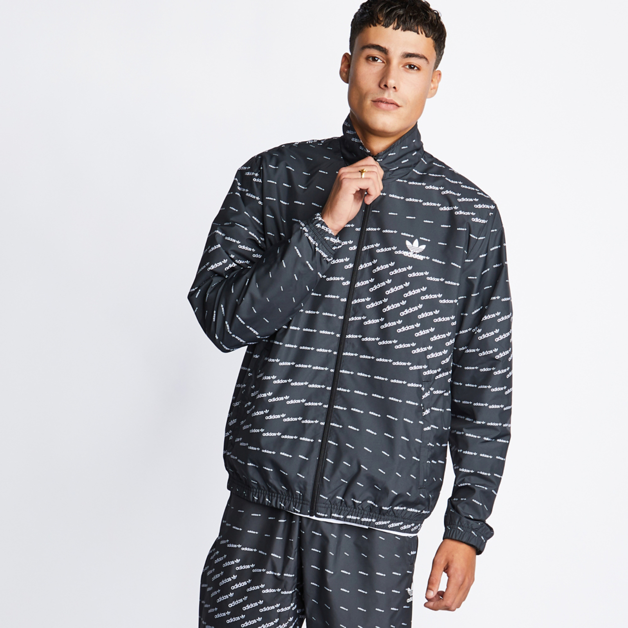 adidas Originals Imagen 1 de 4. Toque para abrir la galería de fotos.