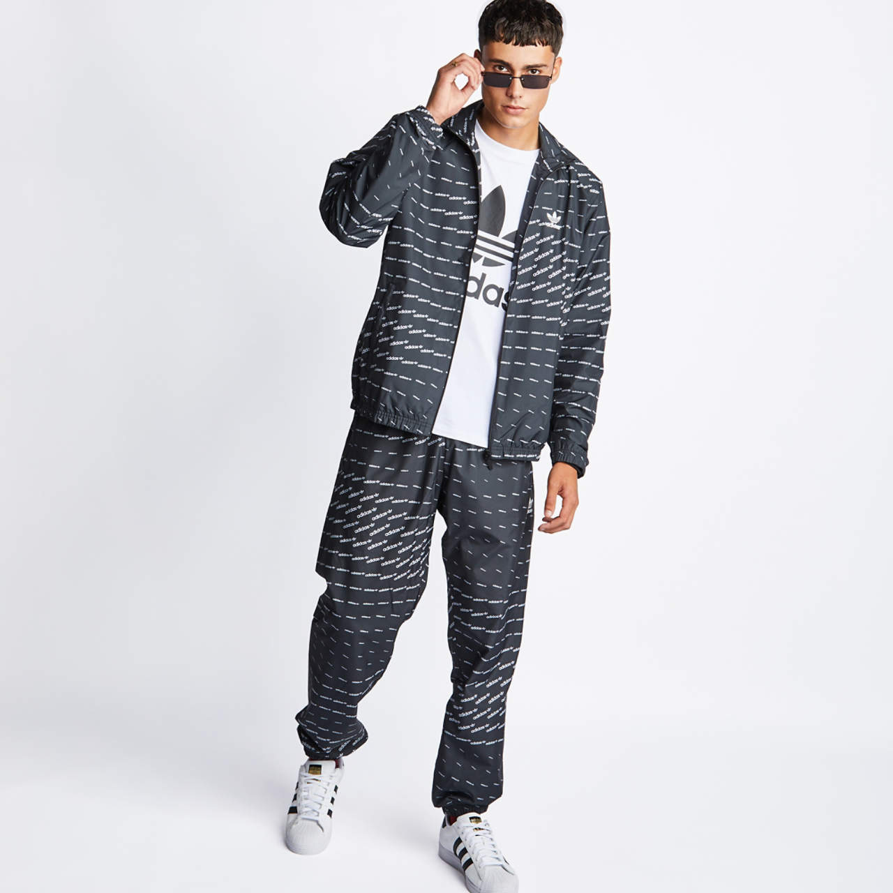 adidas Originals Imagen 2 de 4. Toque para abrir la galería de fotos.