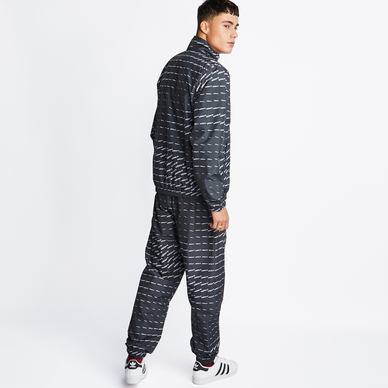 adidas Originals Imagen 3 de 4. Toque para abrir la galería de fotos.