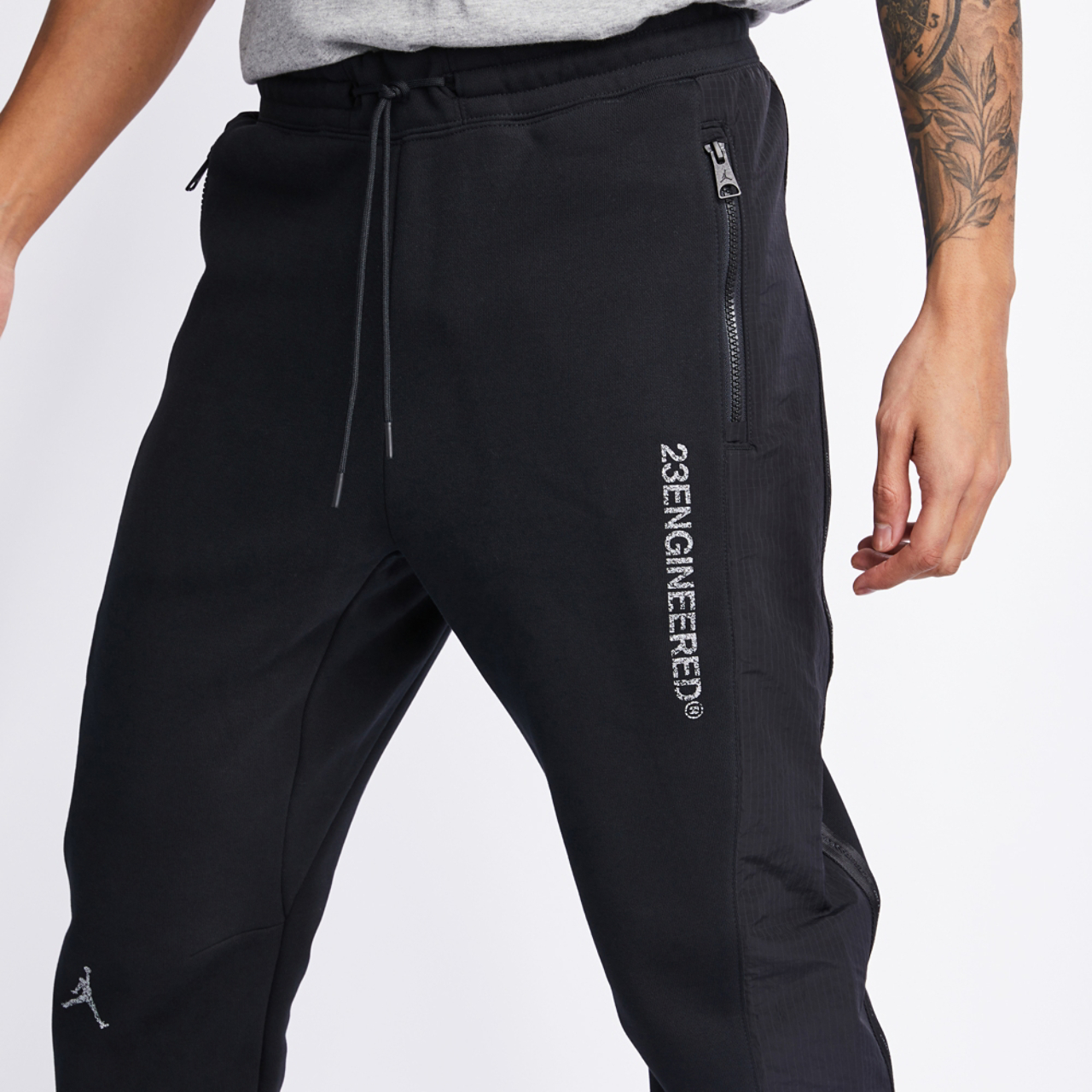 Jordan 23 Engineered  Cuffed Pant Image 4 of 4. Tap to open photo gallery.