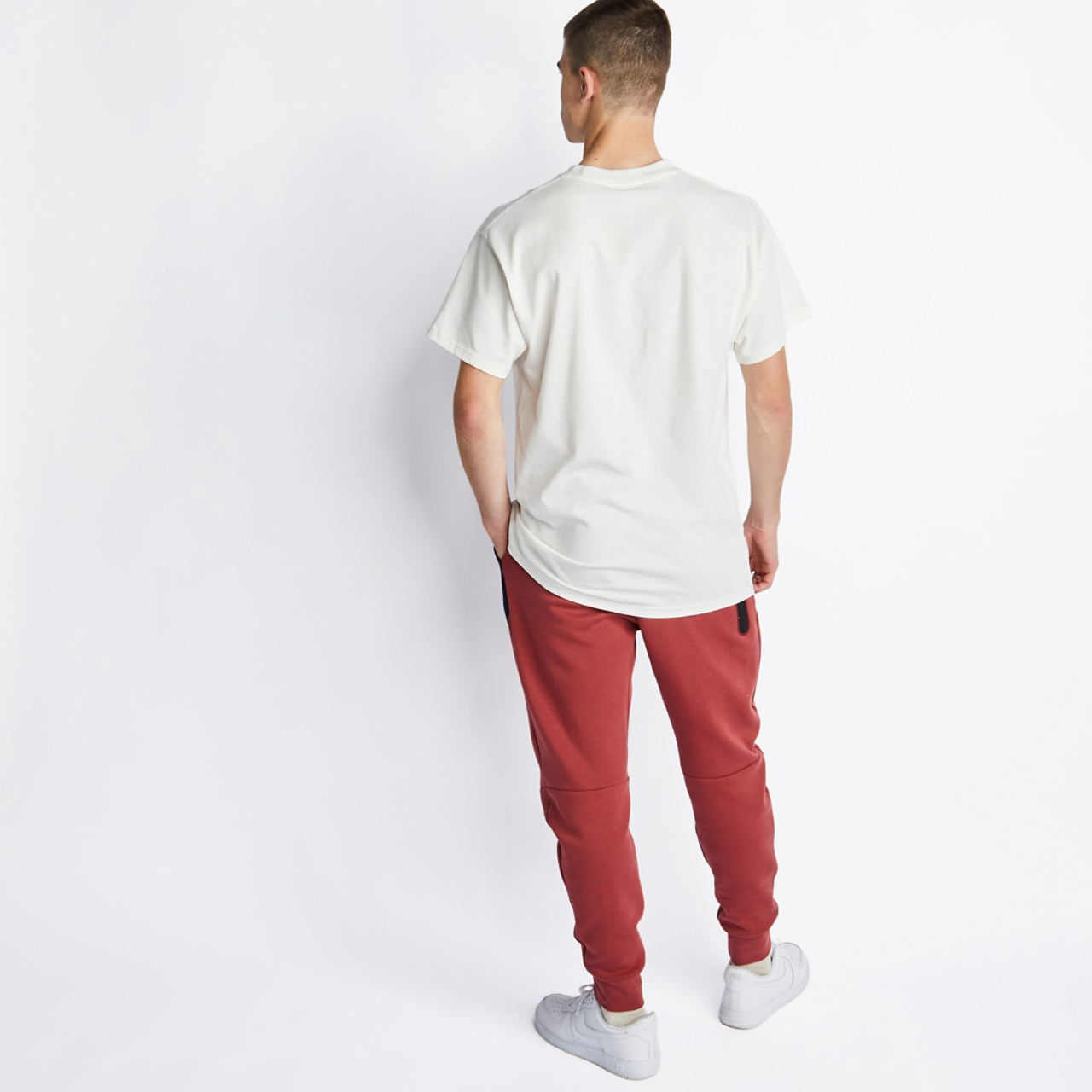 Nike Clgt Shortsleeve T-shirt Image 3 of 4. Tap to open photo gallery.