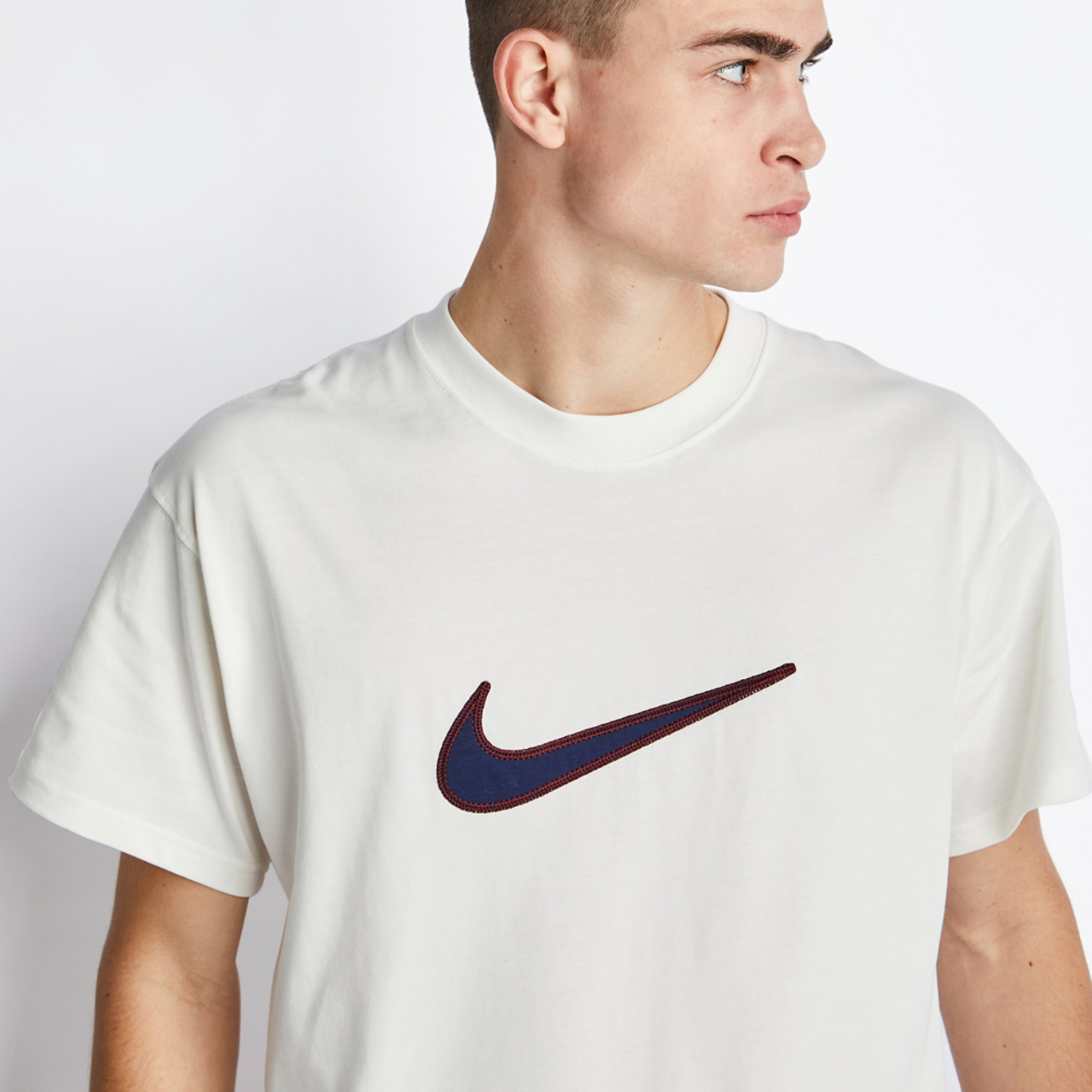 Nike Clgt Shortsleeve T-shirt Image 4 of 4. Tap to open photo gallery.