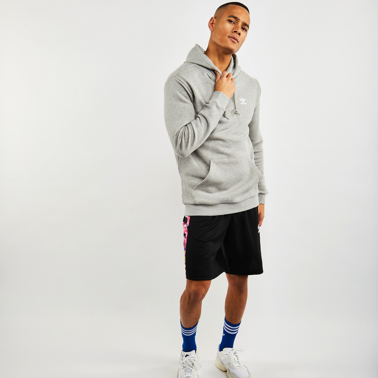 adidas Trefoil Over The Head Afbeelding 2 van 4. Tik om de fotogalerij te openen..