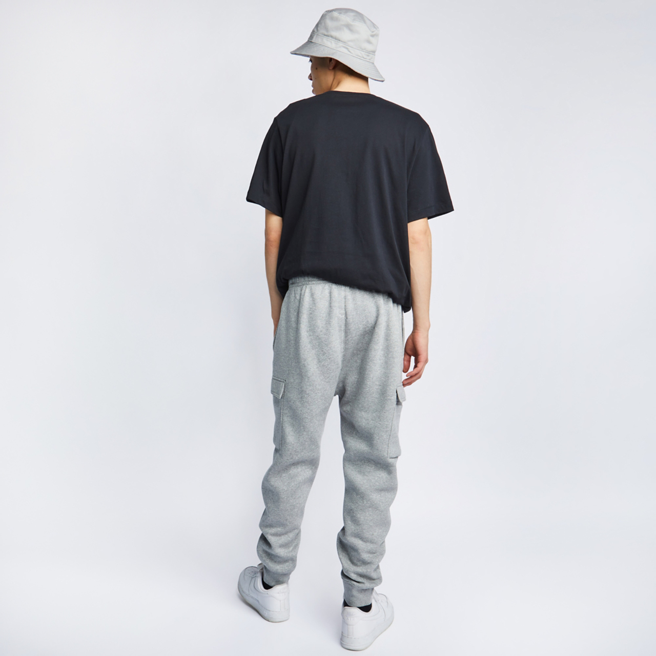 Nike Club Fleece Cargo Jogger Imagen 3 de 4. Toque para abrir la galería de fotos.