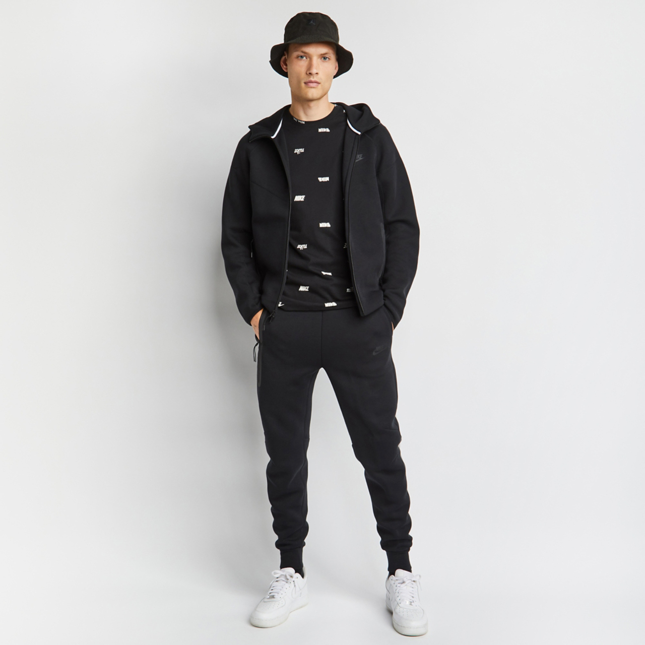 Nike Tech Fleece Imagen 2 de 5. Toque para abrir la galería de fotos.
