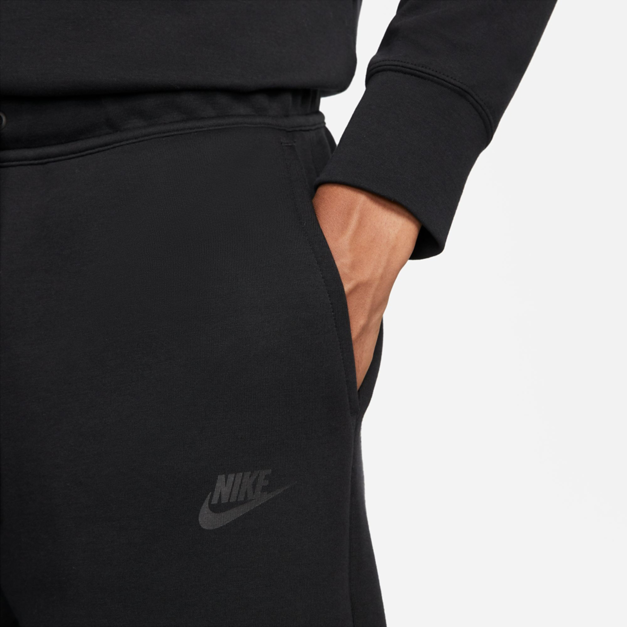 Nike Tech Fleece Image 5 of 5. Tap to open photo gallery.