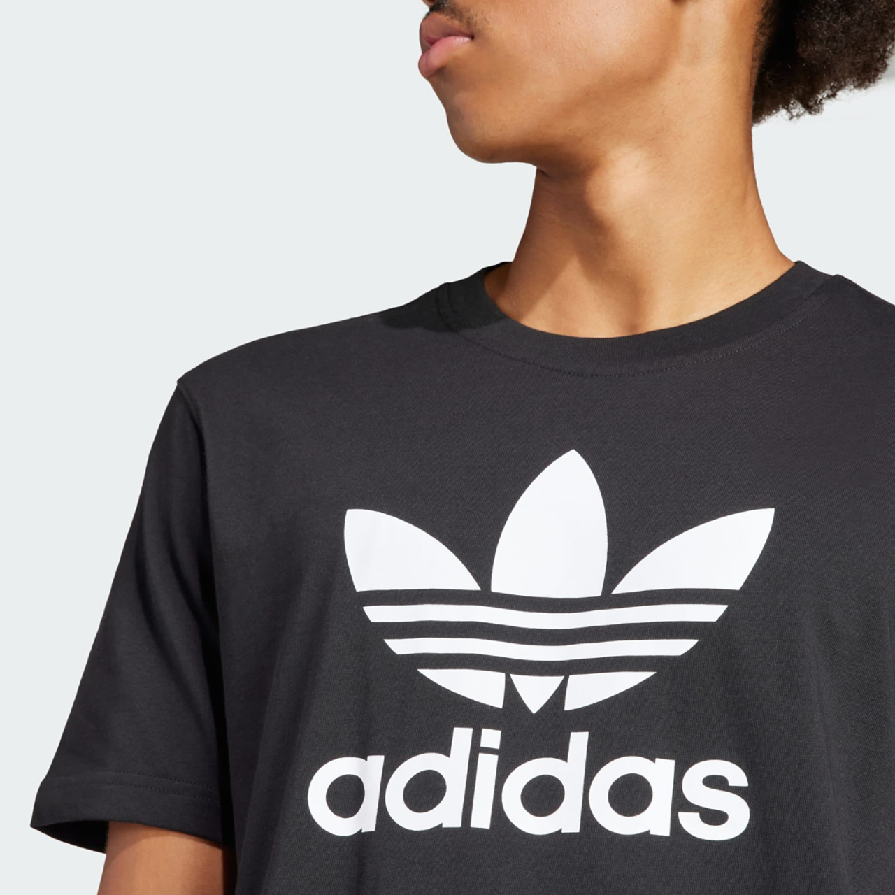 adidas Translucent Trefoil Immagine 5 di 5. Tocca per aprire la galleria fotografica.