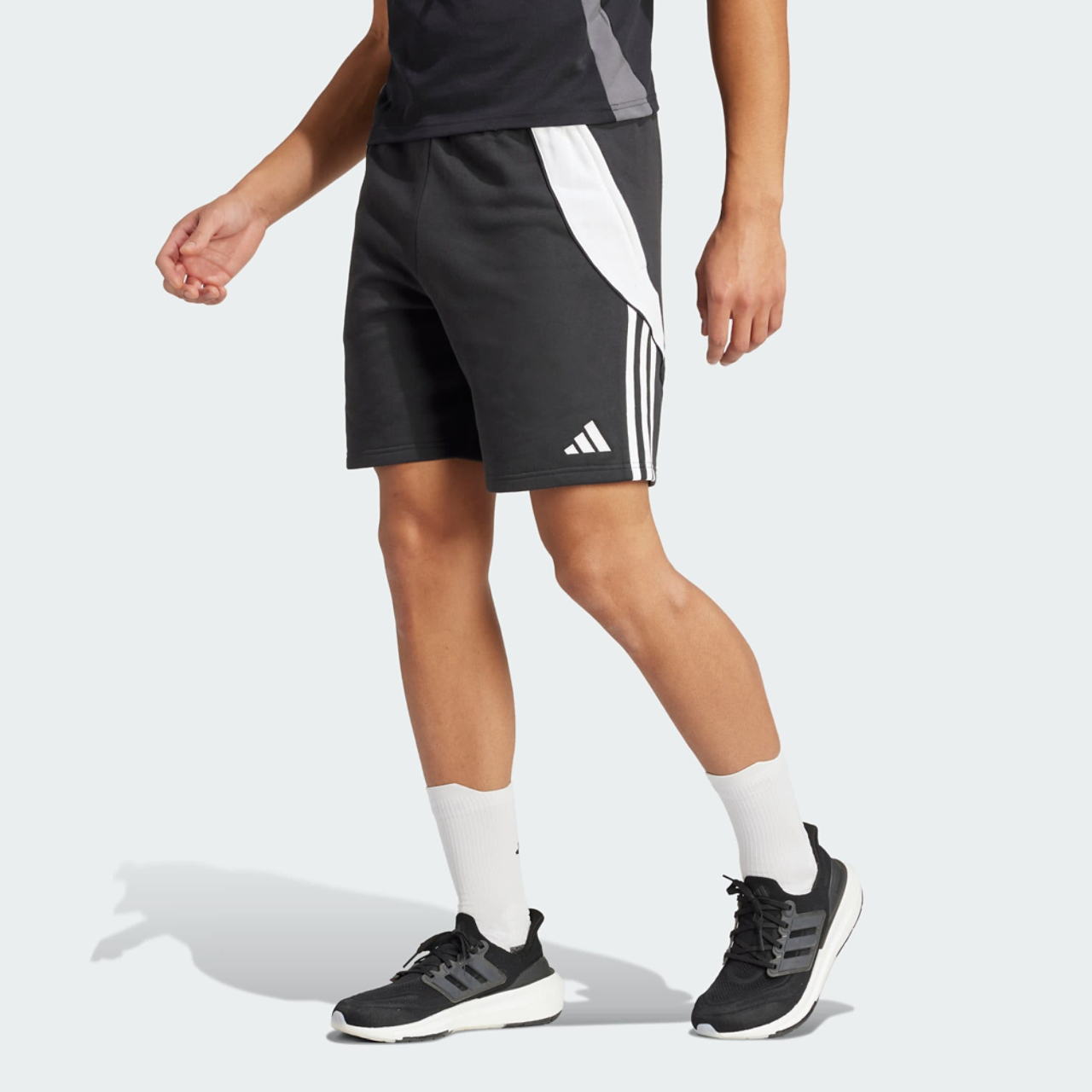 adidas Tiro 24 Immagine 1 di 5. Tocca per aprire la galleria fotografica.