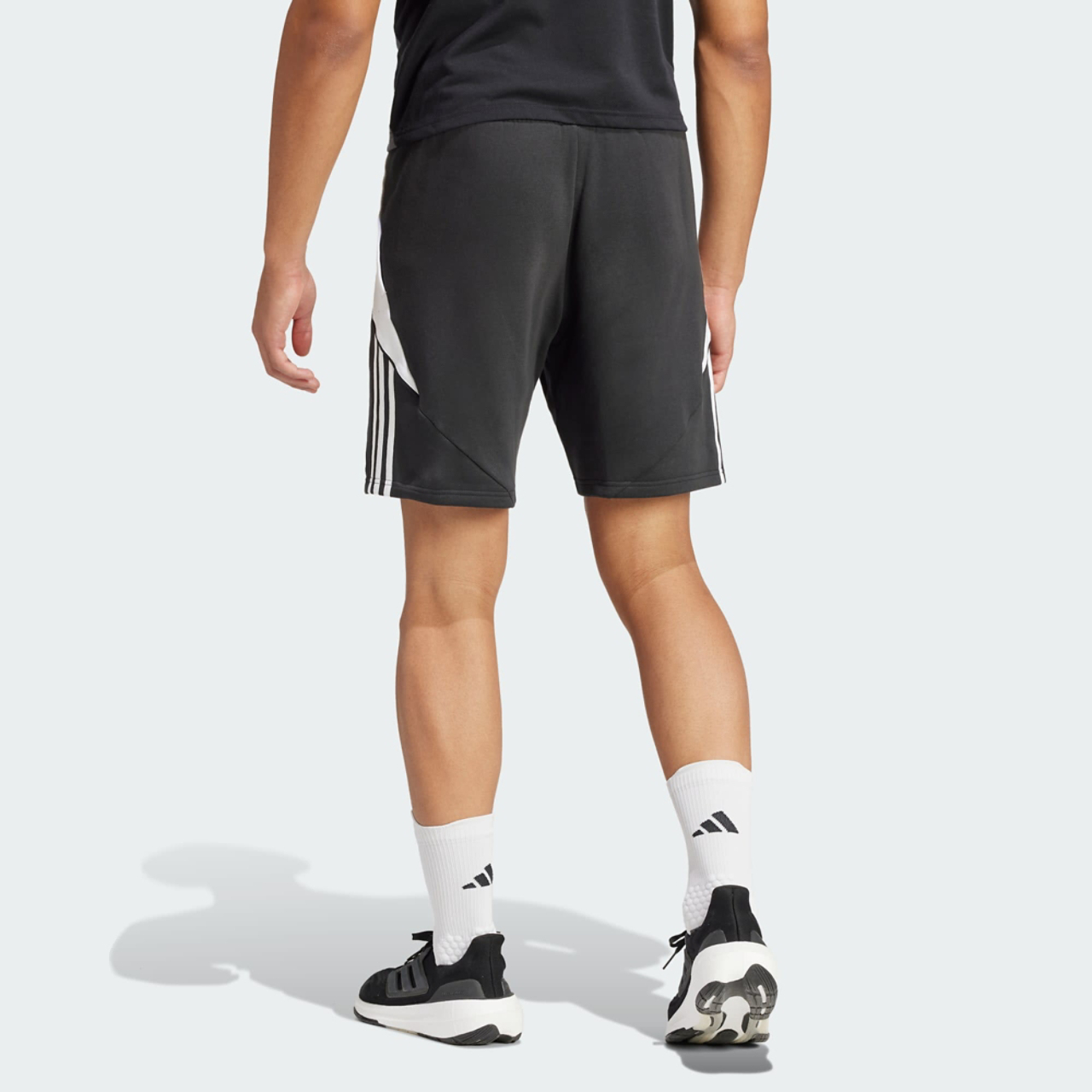 adidas Tiro 24 Immagine 3 di 5. Tocca per aprire la galleria fotografica.