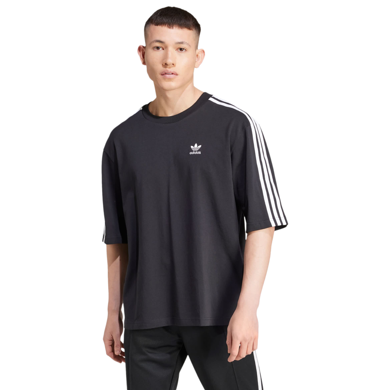 adidas Oversize Bild 1 von 5. Antippen, um die Fotogalerie zu öffnen.
