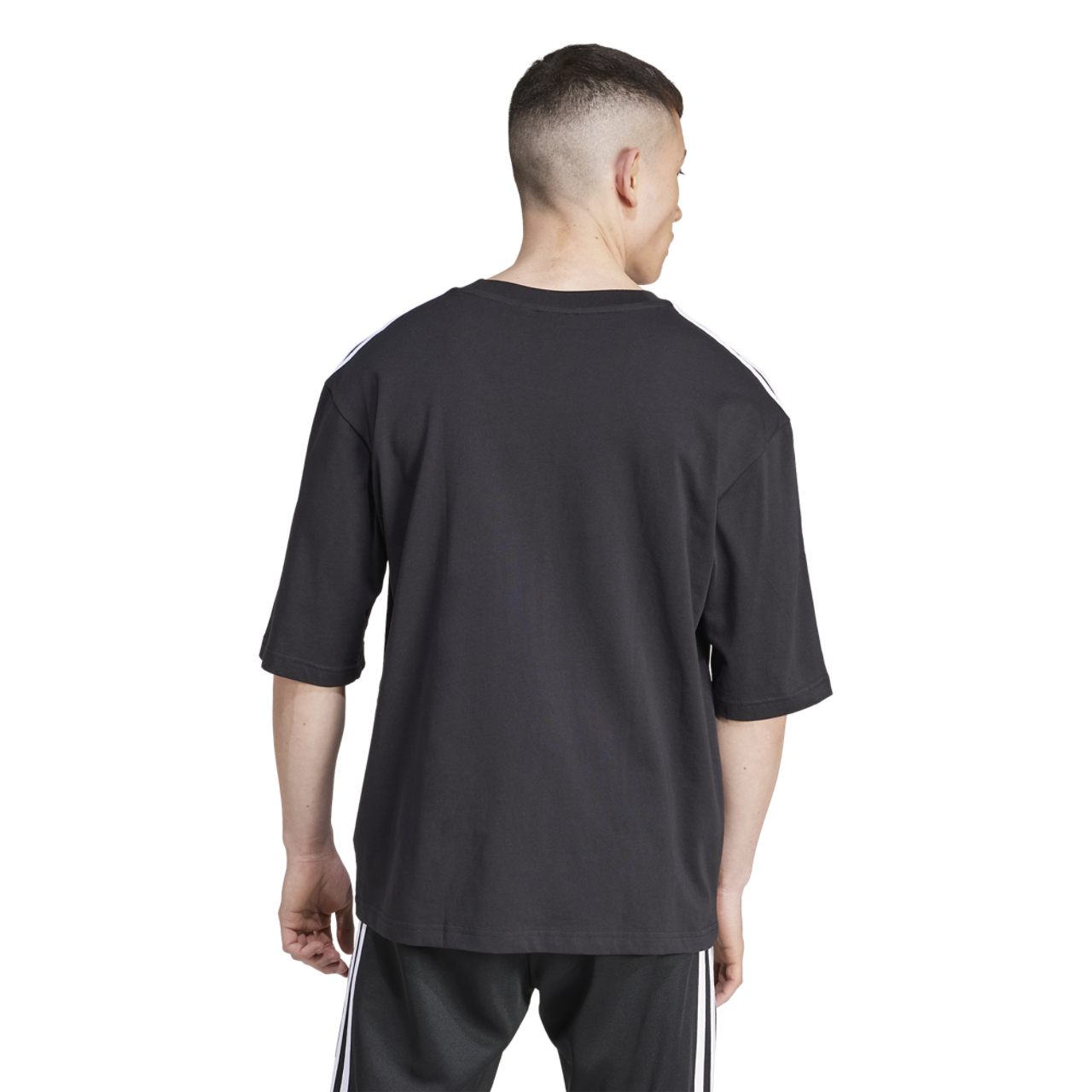 adidas Oversize Bild 2 von 5. Antippen, um die Fotogalerie zu öffnen.