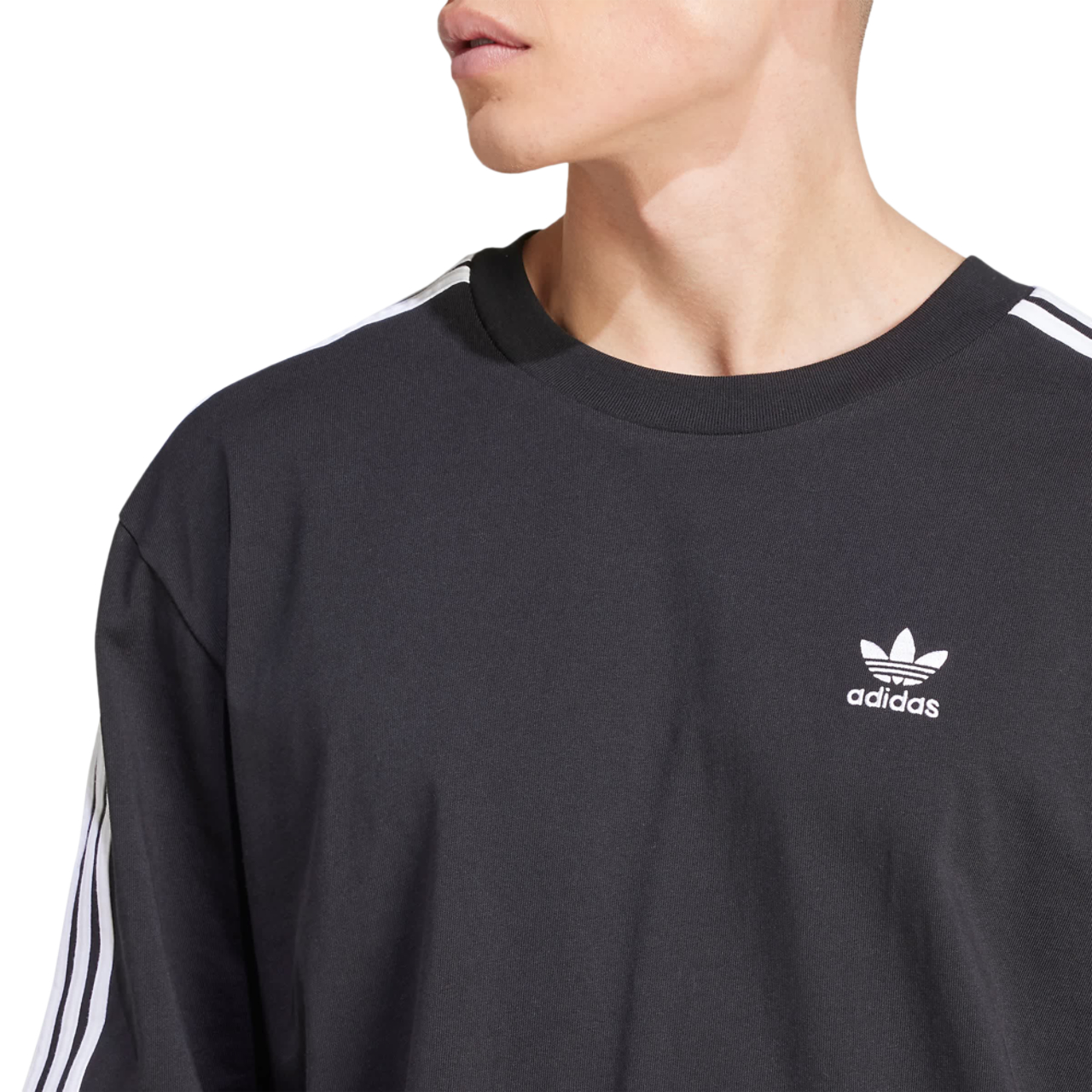 adidas Oversize Bild 5 von 5. Antippen, um die Fotogalerie zu öffnen.