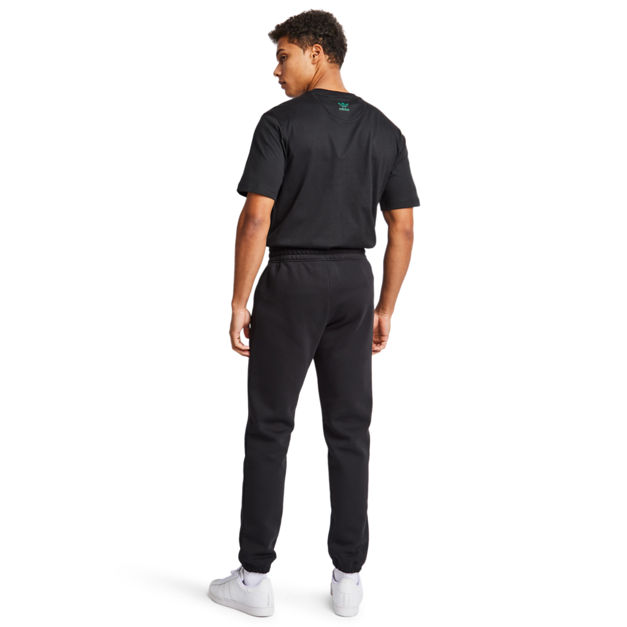 adidas Essentials Bild 3 von 6. Antippen, um die Fotogalerie zu öffnen.