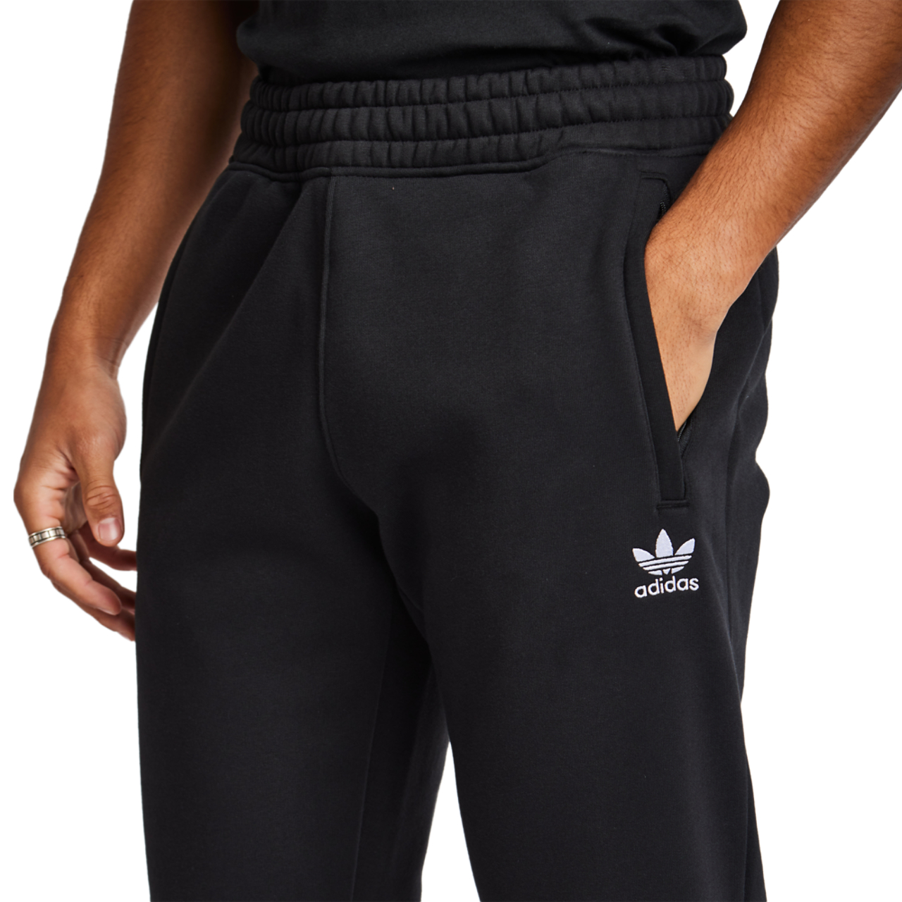 adidas Essentials Bild 4 von 6. Antippen, um die Fotogalerie zu öffnen.