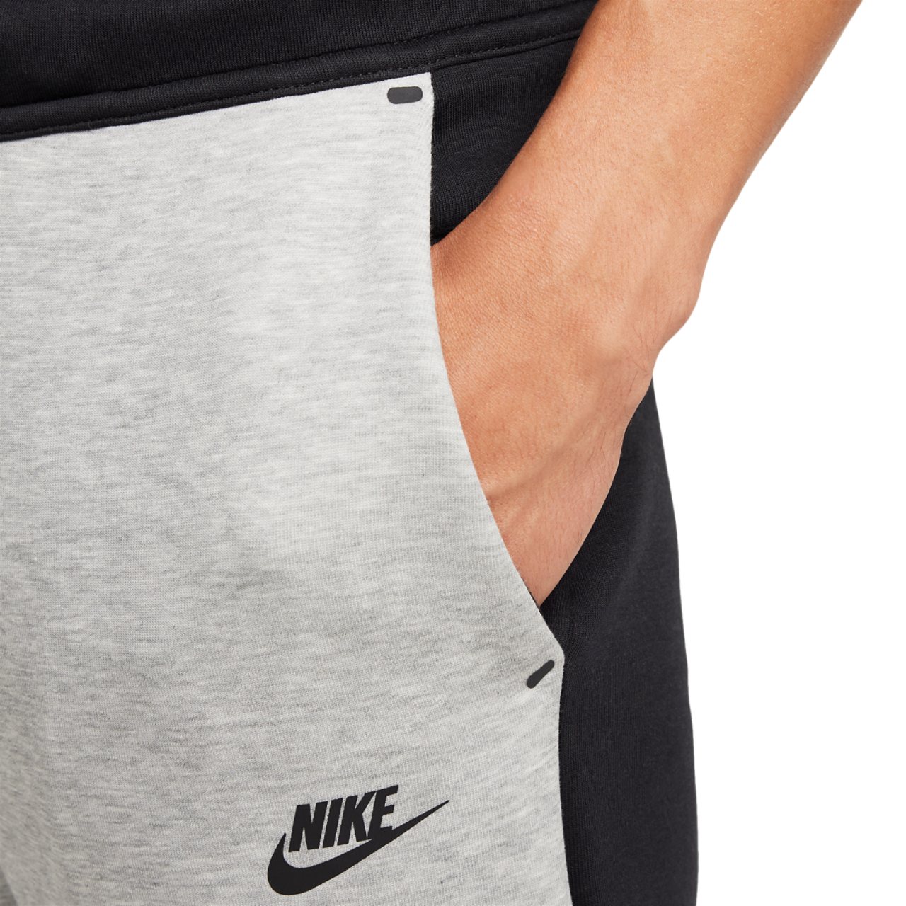 Nike Tech Fleece Image 4 of 5. Tap to open photo gallery.