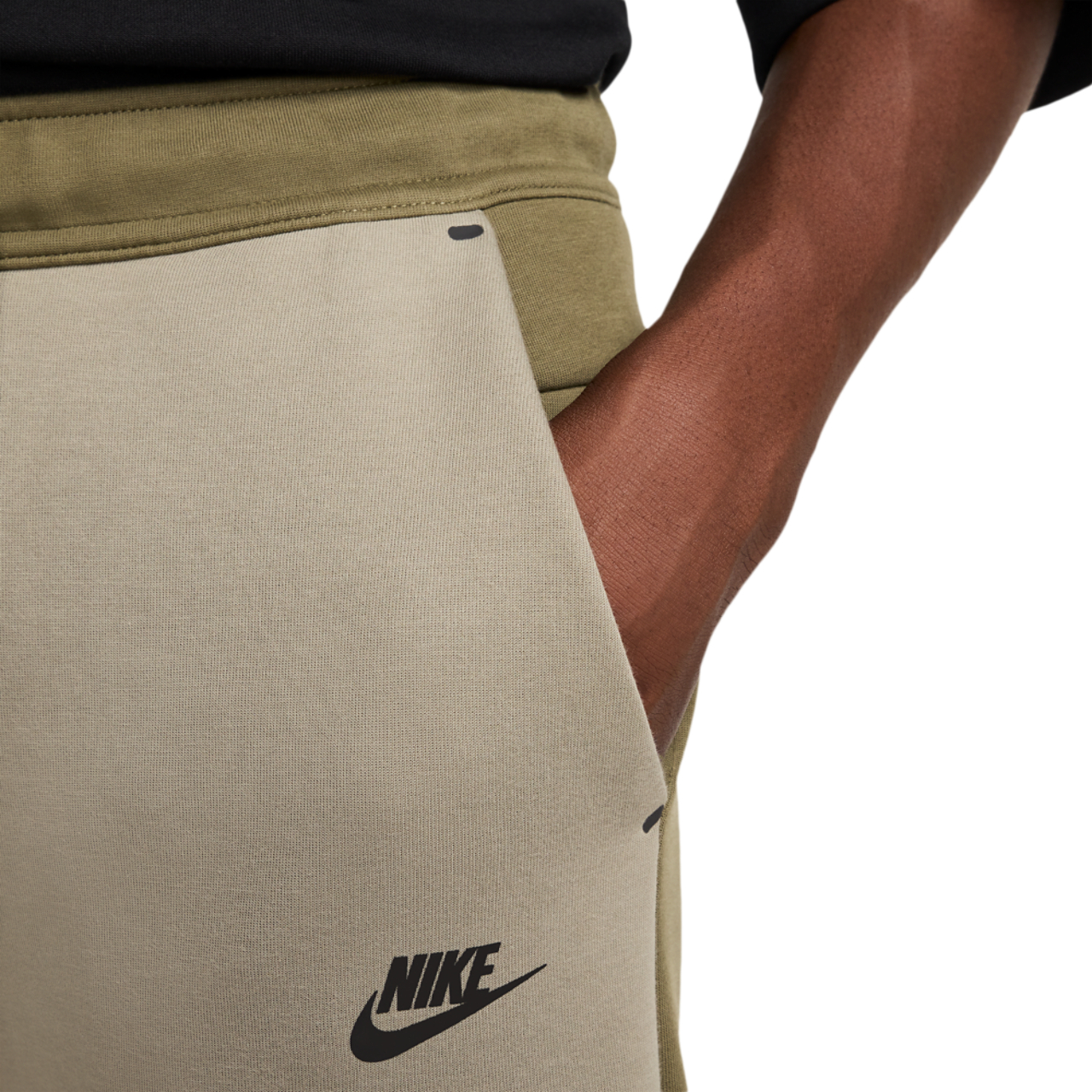 Nike Tech Fleece Image 4 of 5. Tap to open photo gallery.