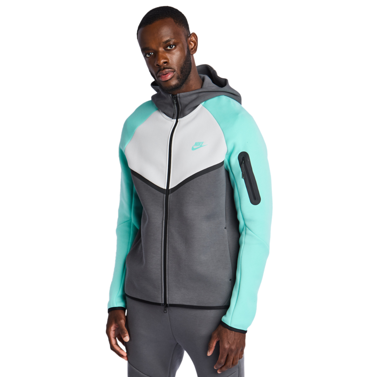 Nike Tech Fleece Image 1 sur 5. Appuyez pour ouvrir la galerie de photos.