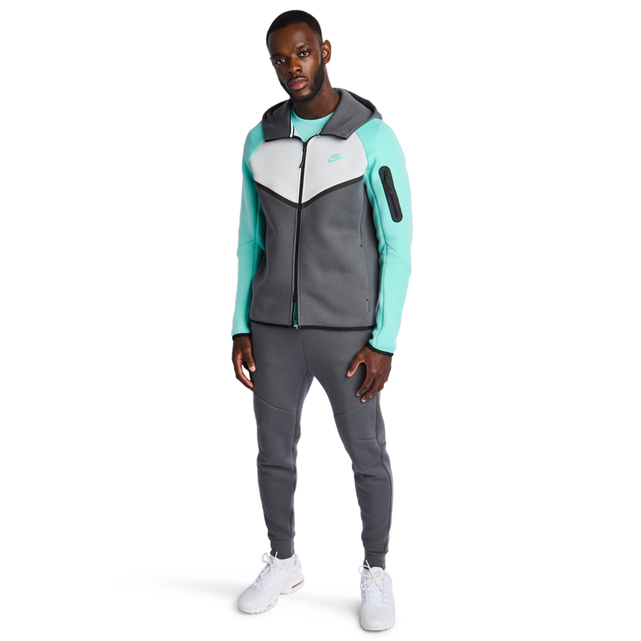 Nike Tech Fleece Image 2 sur 5. Appuyez pour ouvrir la galerie de photos.