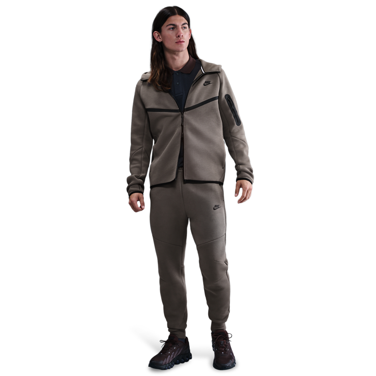 Nike Tech Fleece Image 4 of 5. Tap to open photo gallery.
