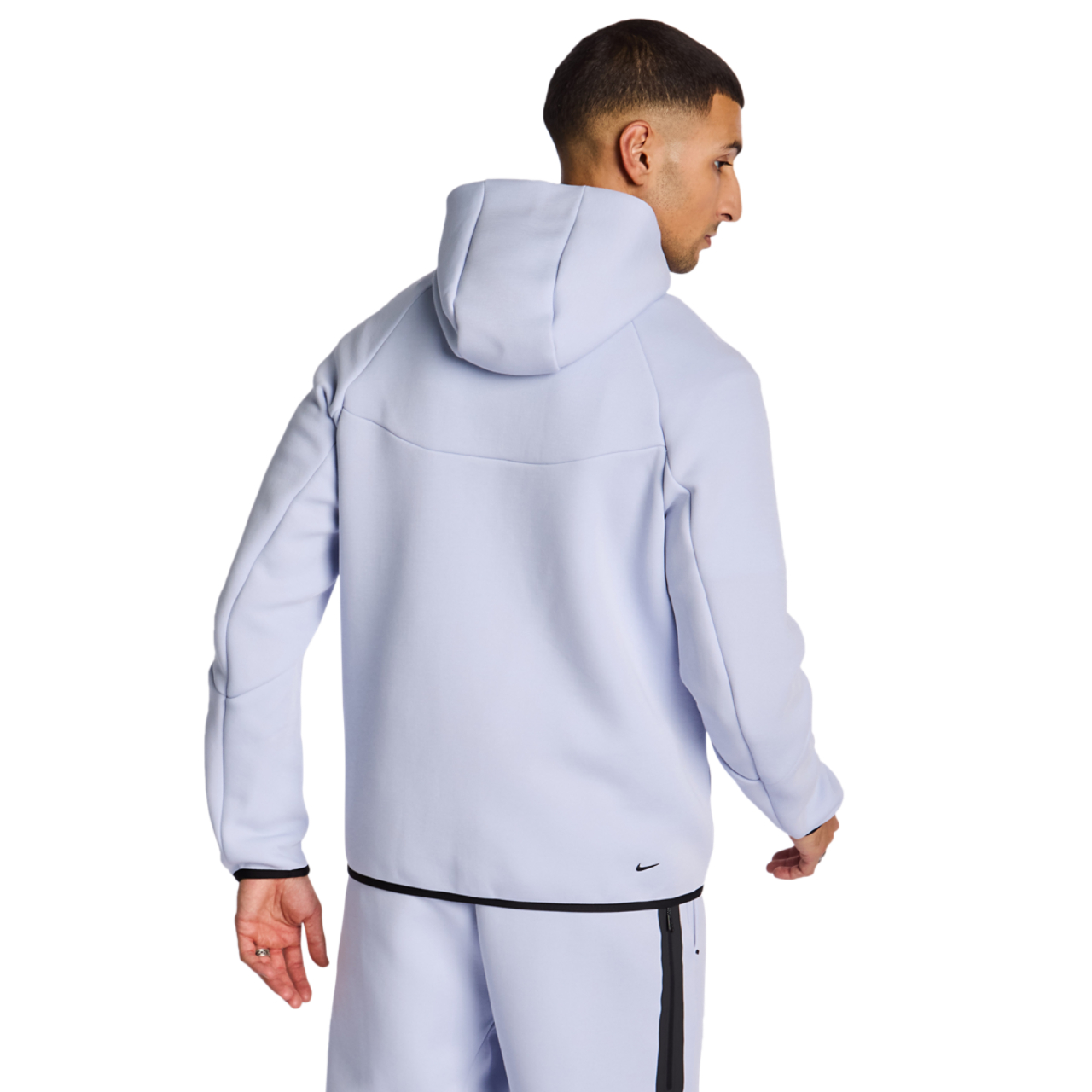 Nike Tech Fleece Image 4 of 7. Tap to open photo gallery.