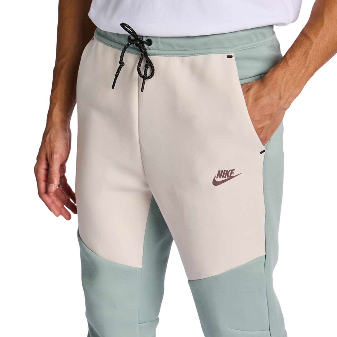 Nike Tech Fleece Afbeelding 5 van 6. Tik om de fotogalerij te openen..