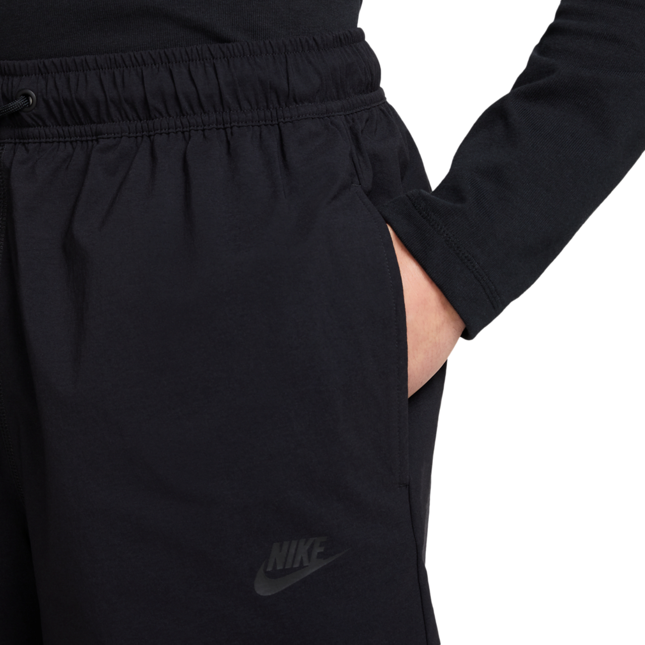 Nike Tech Woven Image 5 sur 5. Appuyez pour ouvrir la galerie de photos.