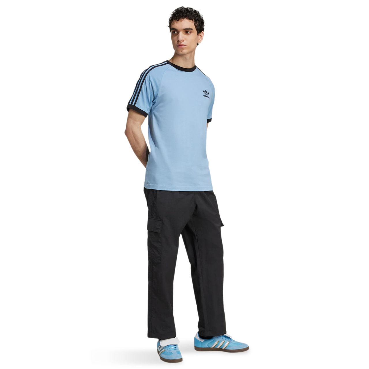 adidas Essentials Bild 2 von 4. Antippen, um die Fotogalerie zu öffnen.