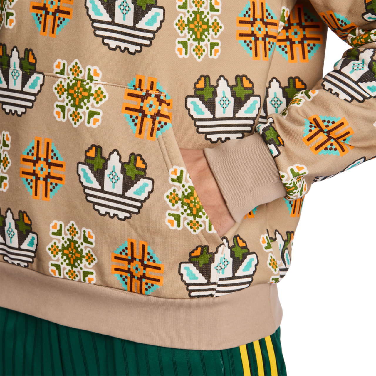 adidas Graphics Bild 5 von 6. Antippen, um die Fotogalerie zu öffnen.