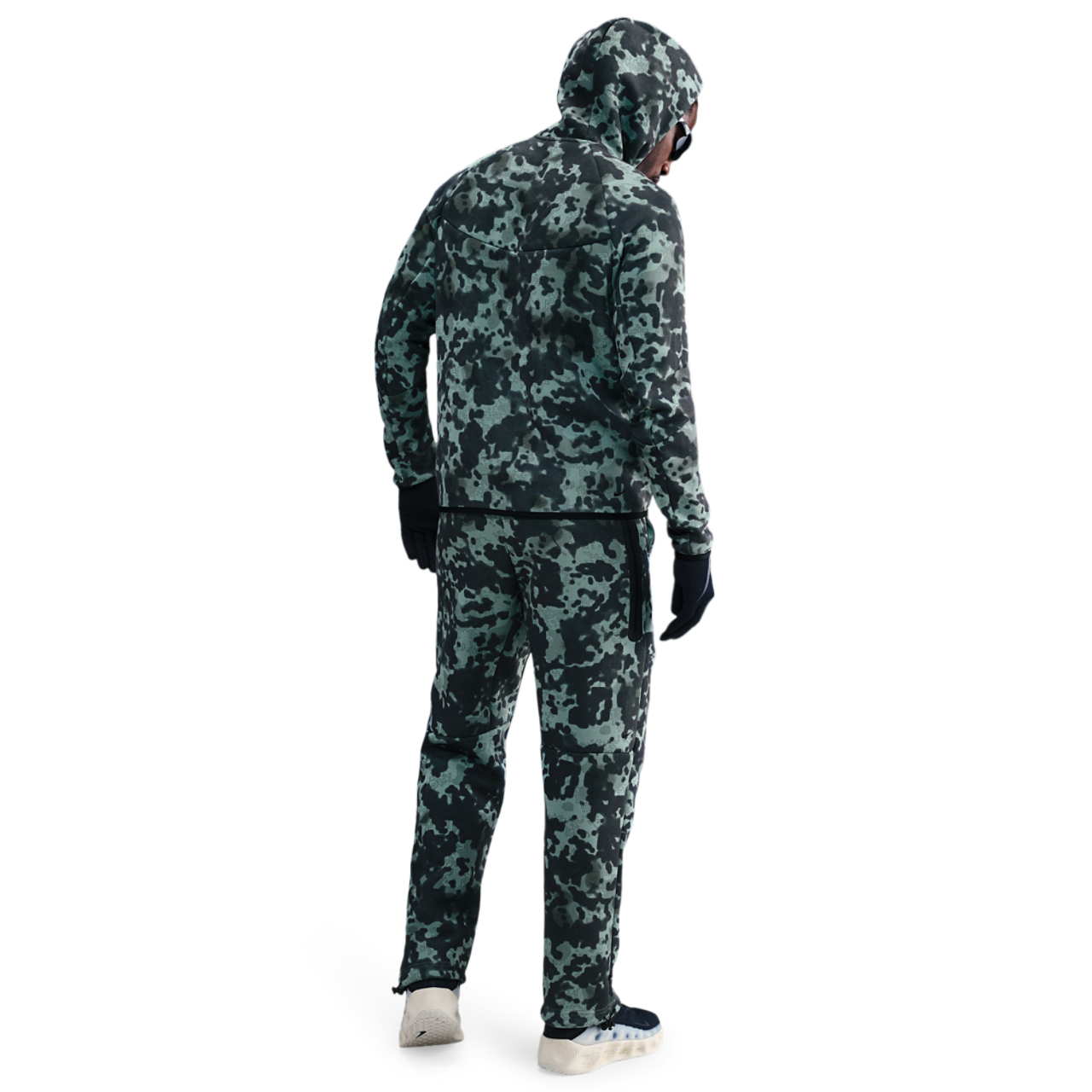 Nike Tech Fleece Image 5 of 5. Tap to open photo gallery.