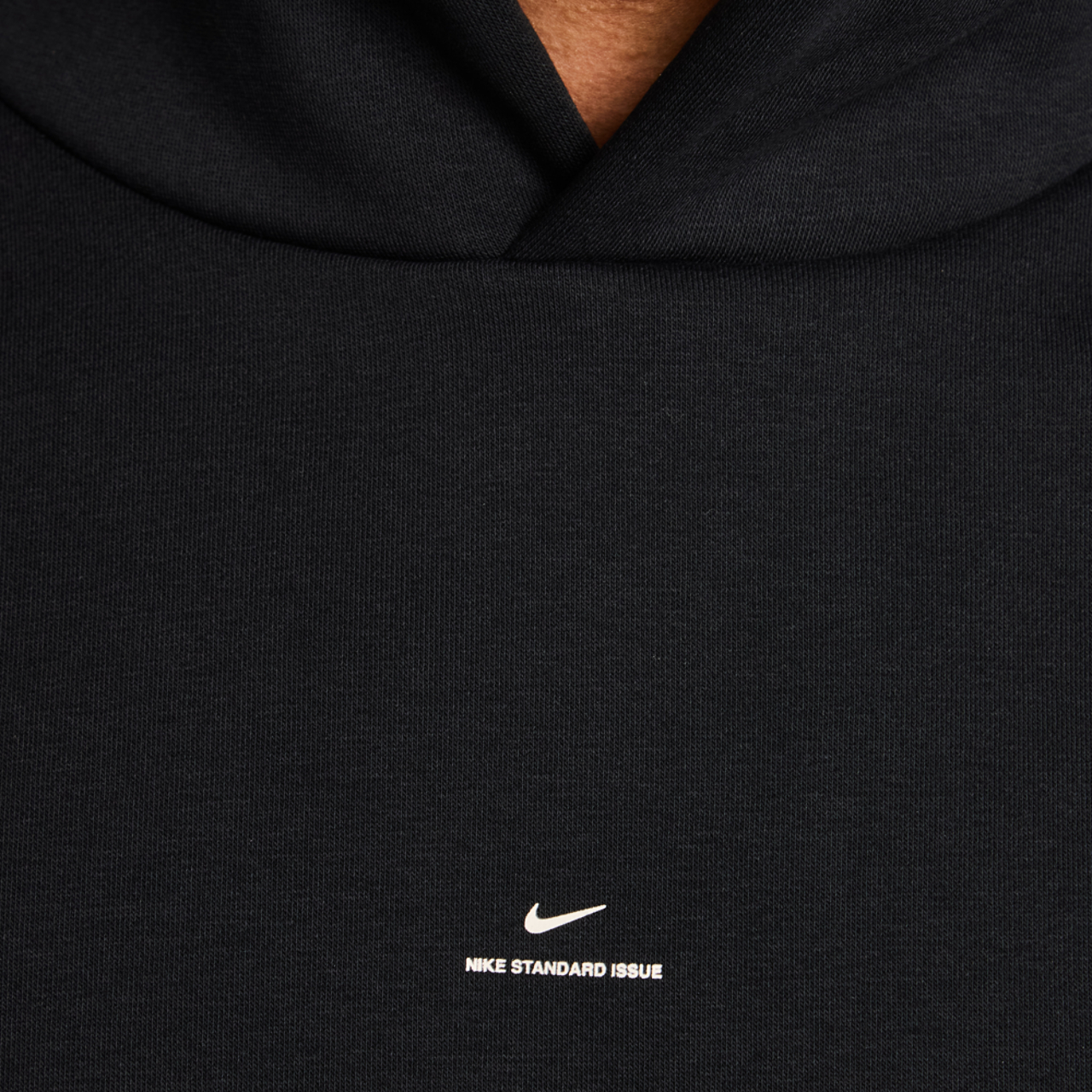 Nike Standard Issue Bild 5 von 8. Antippen, um die Fotogalerie zu öffnen.