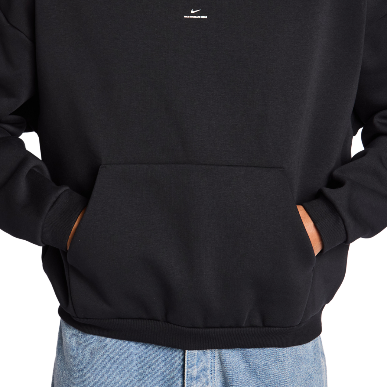 Nike Standard Issue Bild 8 von 8. Antippen, um die Fotogalerie zu öffnen.